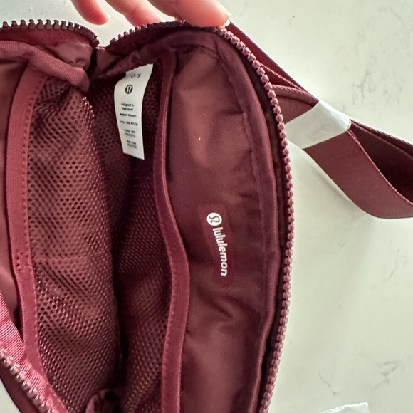 NWT Brand New lululemon Everyday Belt Bag 1L in Red Merlot RDMR - Picture 6 of 10